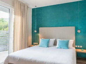 Blue Jasmine Hotel