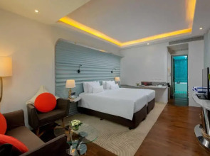 Отель The Boathouse Phuket