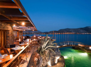 Grand Resort Lagonissi