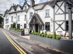 De Trafford Arms