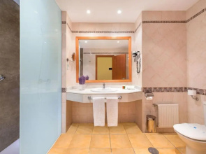 Отель IPV Palace & Spa