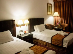 Отель Knight Armour Hotel