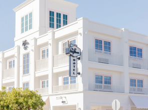 Bay Shores Peninsula Hotel