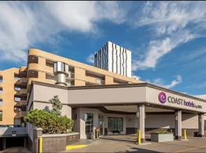 Coast Calgary University Area Hotel by APA