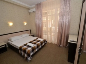 Lazurit Guesthouse