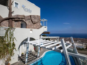 Erato Apartments