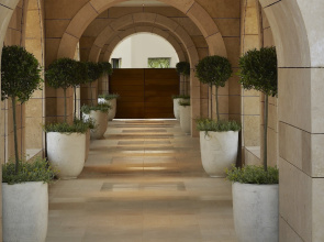 The Romanos, a Luxury Collection Resort