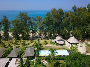 Long Beach Chalet Hotel