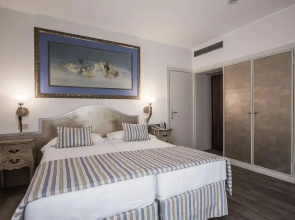 Amadeus Hotel