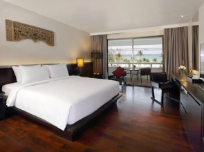 Le Meridien Phuket Beach Resort