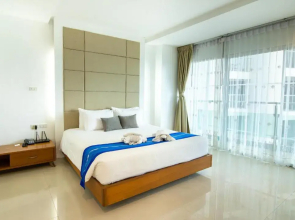 Royal Beach View Suites