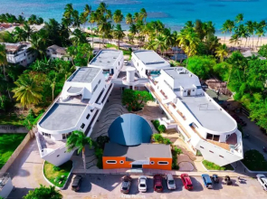 Puerto Plaza Hotel & Shops 