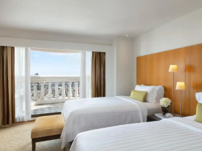 Отель Tower Club at lebua