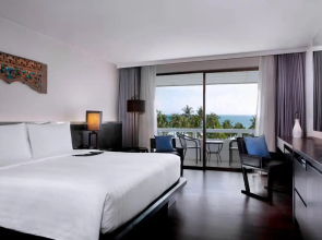 Le Meridien Phuket Beach Resort