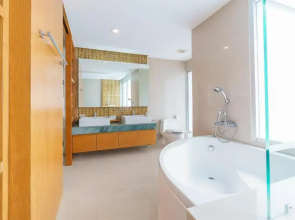 Royal Beach View Suites
