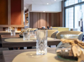 Отель Novotel Suites Wien City Donau
