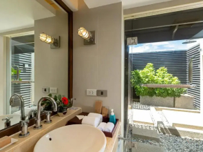 Отель The Boathouse Phuket