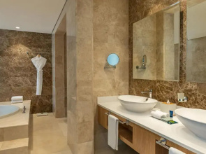 Four Points by Sheraton Production City, Dubai