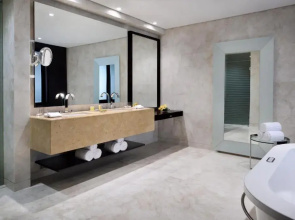 Dubai Marriott Harbour Hotel & Suites