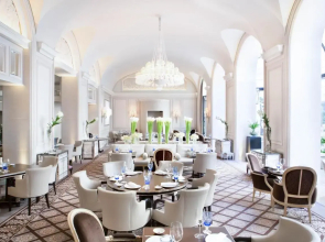 Отель Four Seasons George V