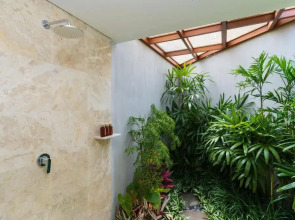 Отель Adiwana Unagi Suites