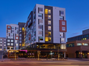 Moxy Denver Cherry Creek
