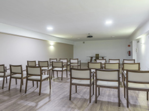 Alua Leo Hotel
