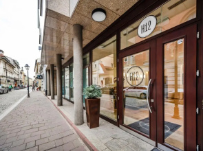 Hotel H12