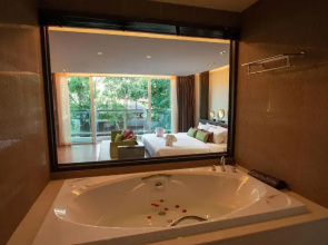 Peach Blossom Resort & Pool Villa