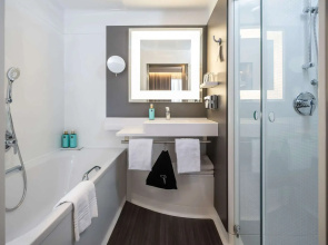 Отель Novotel Suites Wien City Donau