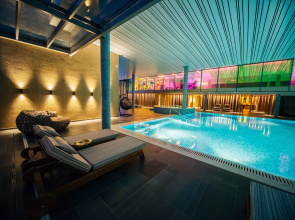 Maestral Resort & Casino