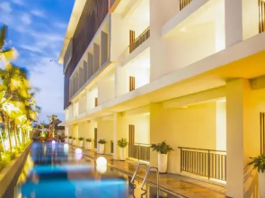 Отель Harris Hotel Seminyak Bali