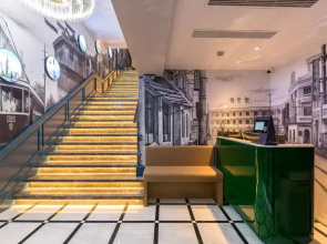 Jinglai Hotel (Shanghai Bund East Nanjing Road Pedestrian Street)