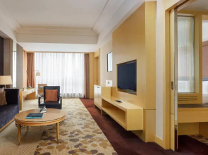 Отель Courtyard by Marriott Shanghai Central