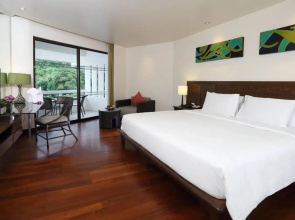 Le Meridien Phuket Beach Resort