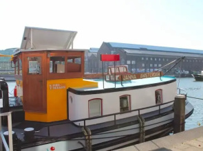 A351 Bed & Breakfast Studio on a Houseboat