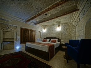 Castle Cave Hotel
