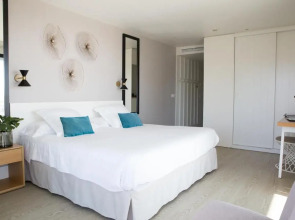 Отель Almirante 