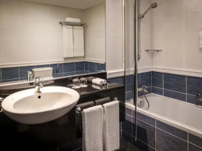 Dubai Marriott Harbour Hotel & Suites