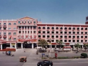 Songchao Kaifeng Hotel (Kaifeng Drum Tower Square Millennium City Park Yingbin Gate)