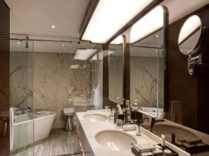 Queen Elizabeth 2 Hotel by Accor