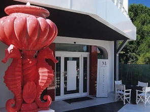 M Glamour Hotel