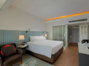 Отель The Boathouse Phuket