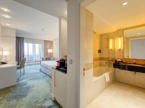 Отель Millennium Lakeview