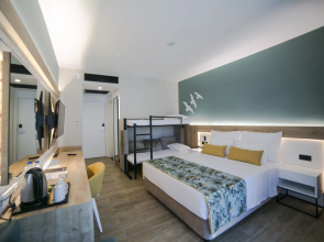 Отель Sailor's Beach Club