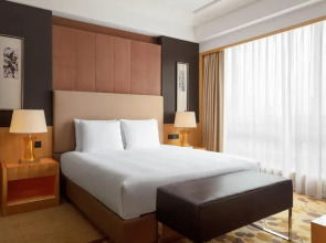 Отель Courtyard by Marriott Shanghai Central