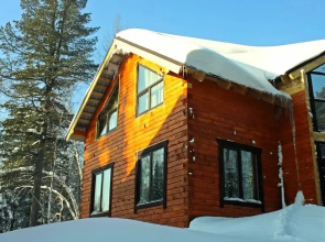 Vitrazhi Hotel
