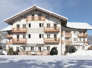 Crystls Aparthotel
