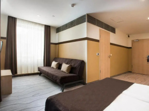 Promenade City Hotel