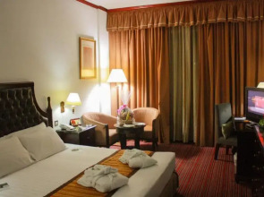 Отель Knight Armour Hotel